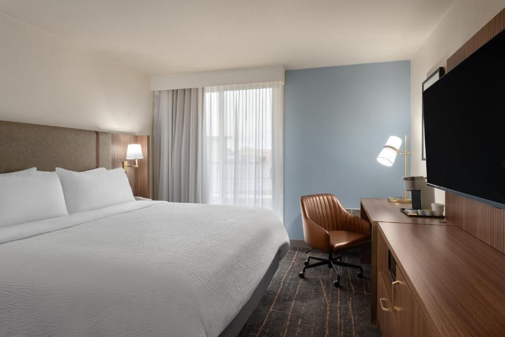 Standard King Room interior